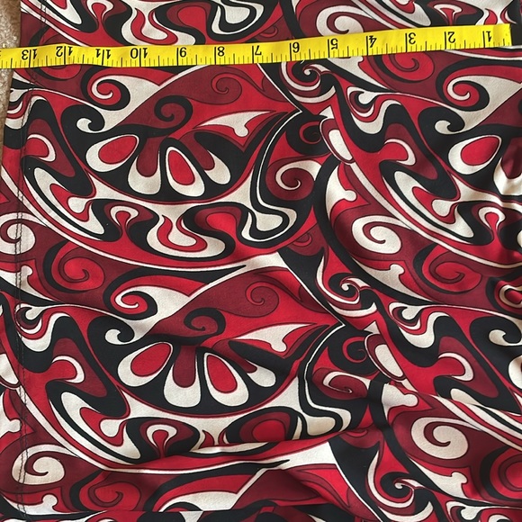 Sere Nade 1X Red V-Neck Top with Sleeves to Elbow Crease. - Picture 8 of 9